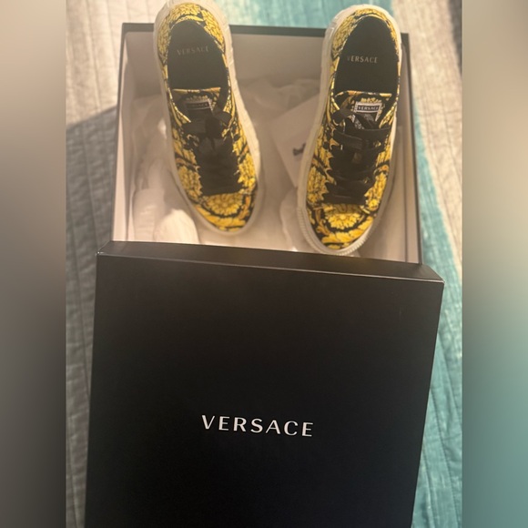 Versace canvas sneakers. Size 36 - Picture 4 of 5